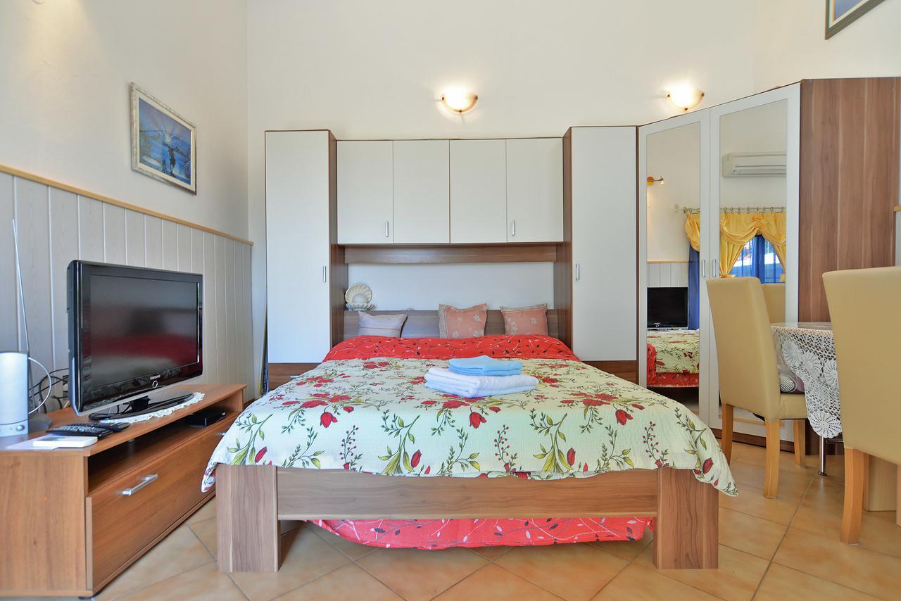 Apartments Dino 1374 Пула Екстериор снимка